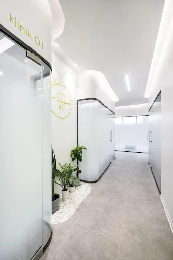 PARLAK ARNAVUTKÖY AĞIZ VE DİŞ SAĞLIĞI POLİKLİNİĞİ